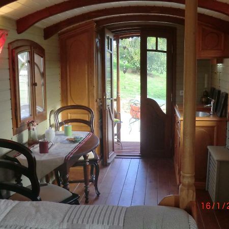 Bed and Breakfast Roulotte la Souleillade Saint-Sernin  Esterno foto