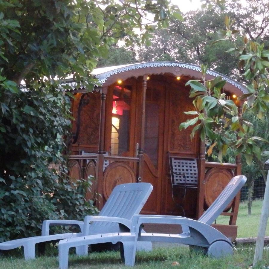 Bed and Breakfast Roulotte la Souleillade Saint-Sernin  Esterno foto