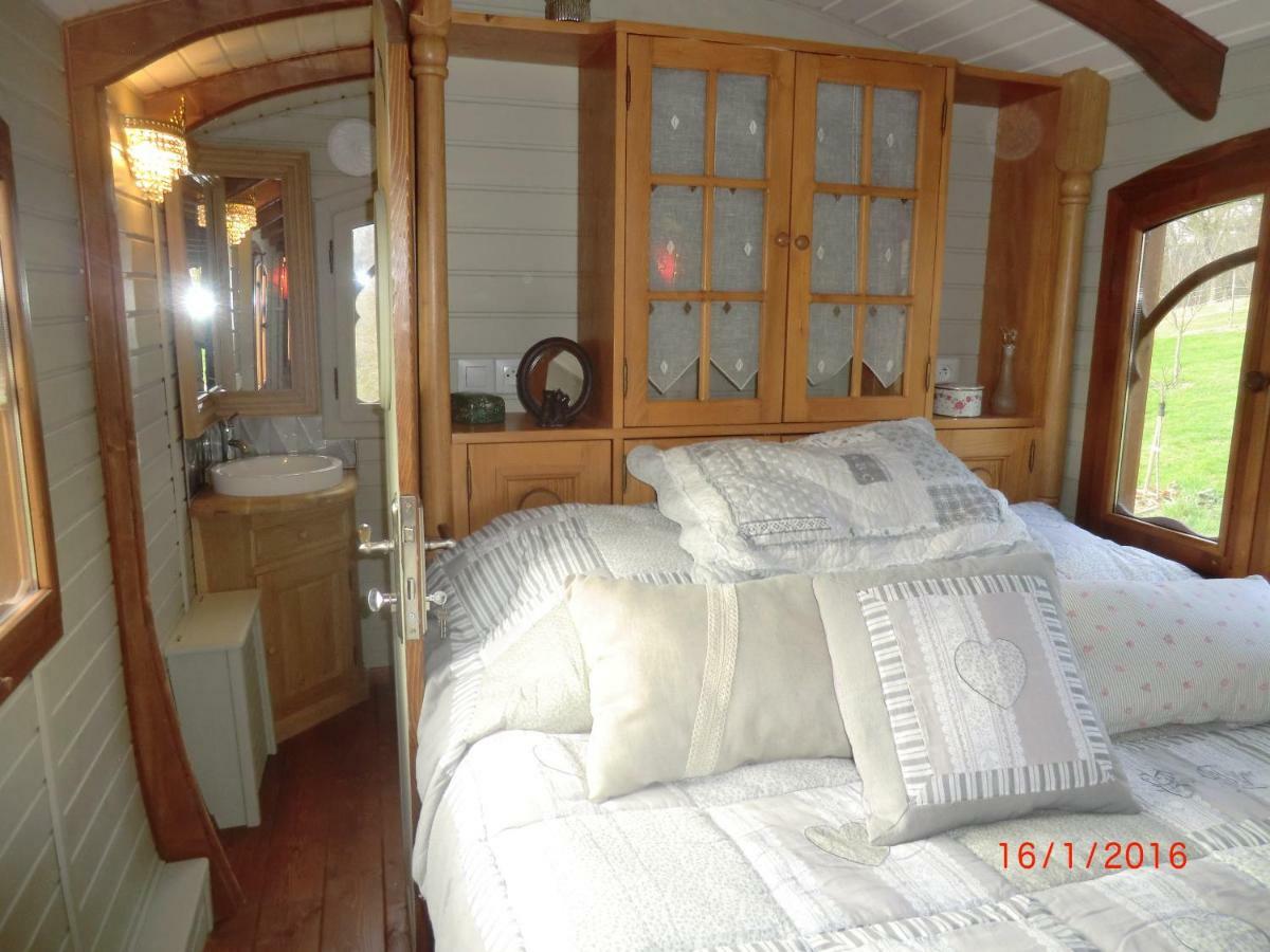 Bed and Breakfast Roulotte la Souleillade Saint-Sernin  Esterno foto